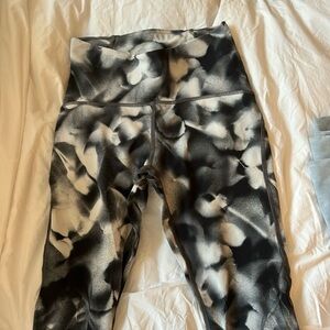 Lululemon leggings size 4 capri length